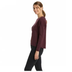 Stoic Women's Merino180 MMXX.Linköping L/S - Merino Shirt -Stoic Store stoic womens merino180 mmxxlinkoeping l s merino shirt detail 5